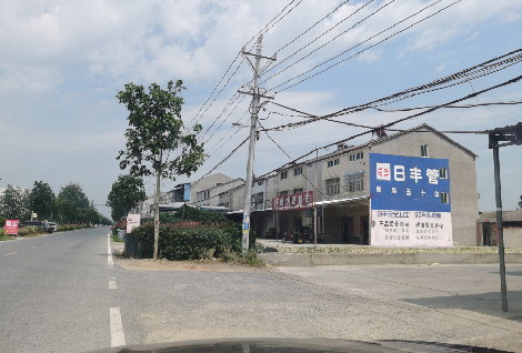 信丰如何能保证墙体广告的醒目性？